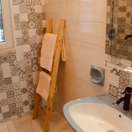 Maison Luigi - Casa Vacanze3 *